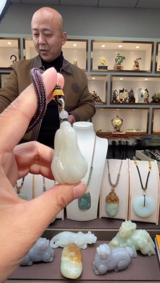 颈饰未镶嵌和田玉苏