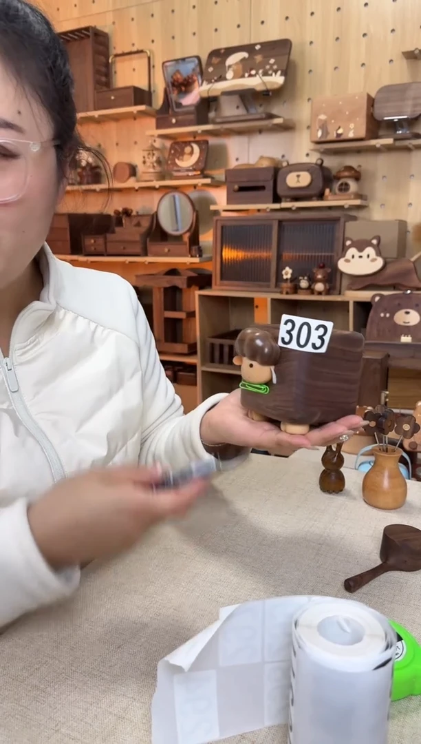 木303北美黑胡桃小羊实木笔筒