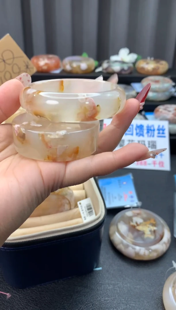 未镶嵌手镯石英质玉（56-57圈口）赠送镯心