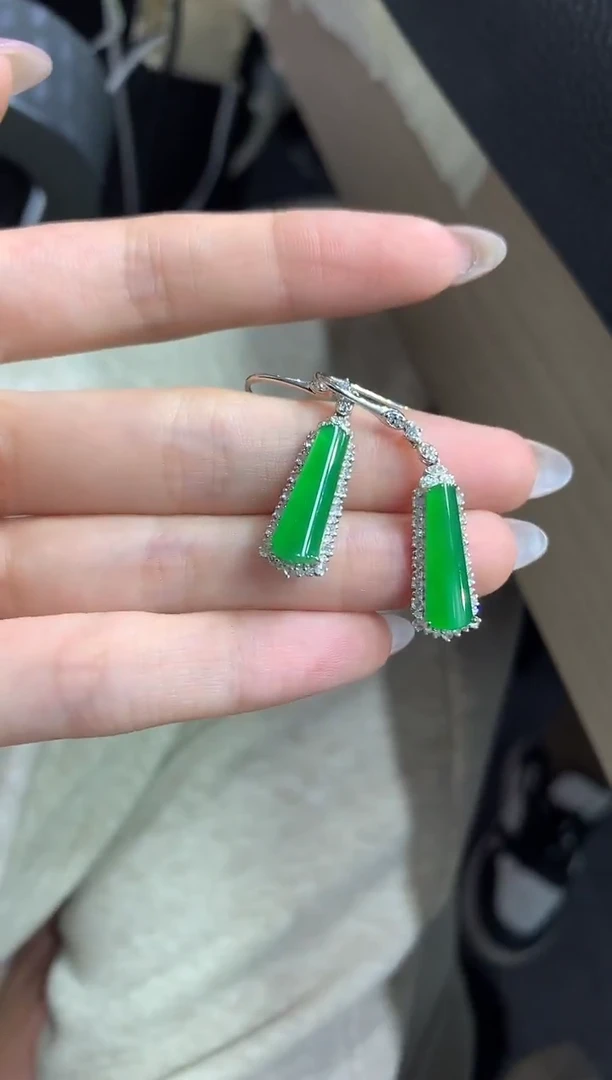 18K金镶嵌翡翠耳饰40