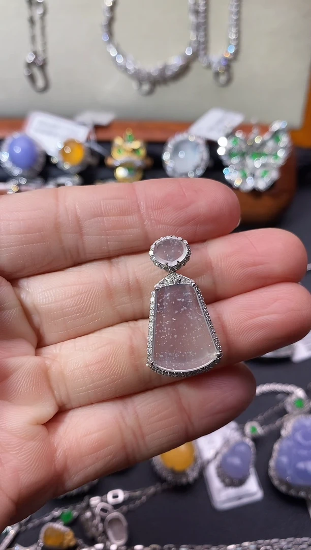 【闪购商品】翡翠吊坠(不含链)18K金镶嵌吊坠