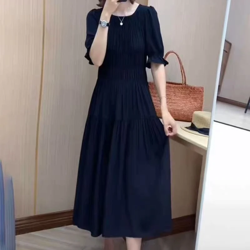 夏季极简风舒适百搭连衣裙