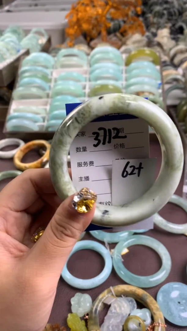 【闪购商品】蛇纹石玉手镯未镶嵌3712