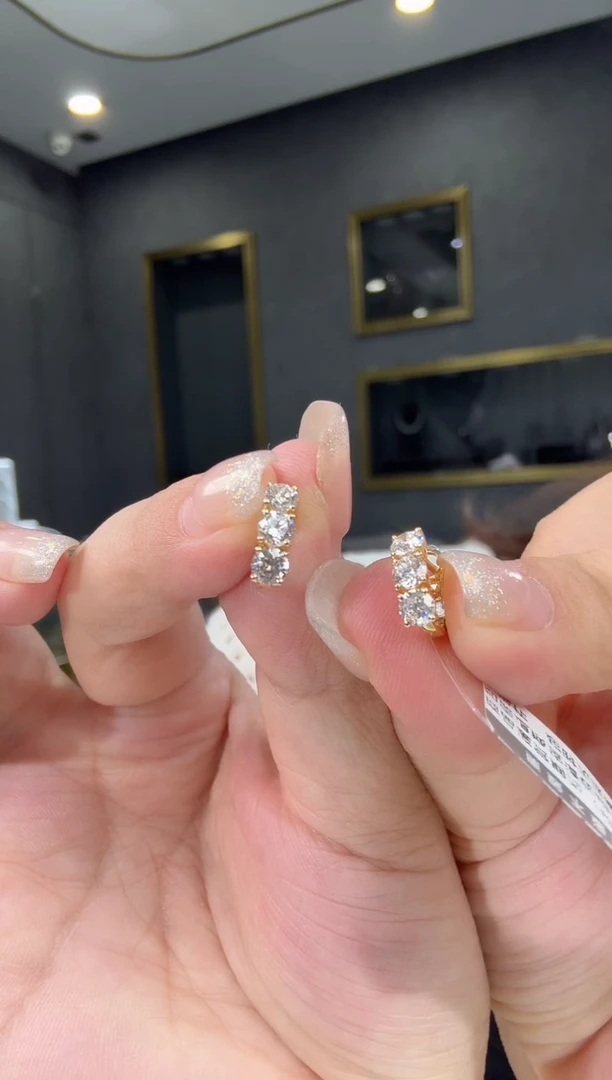 18K金镶嵌实验室培育钻石耳饰