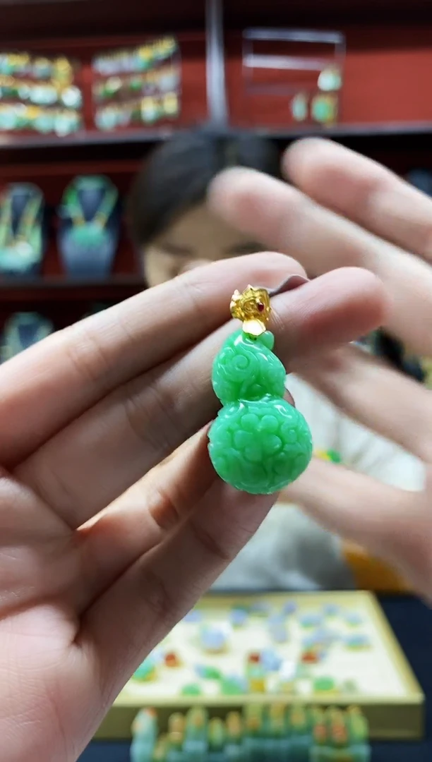 颈饰未镶嵌翡翠吊坠