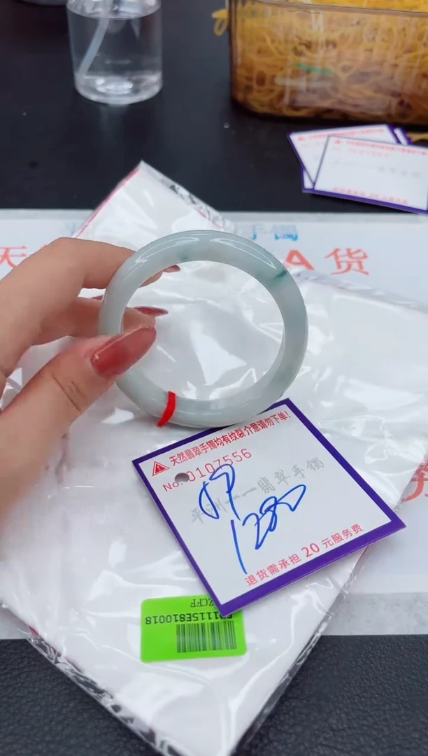翡翠手镯未镶嵌1