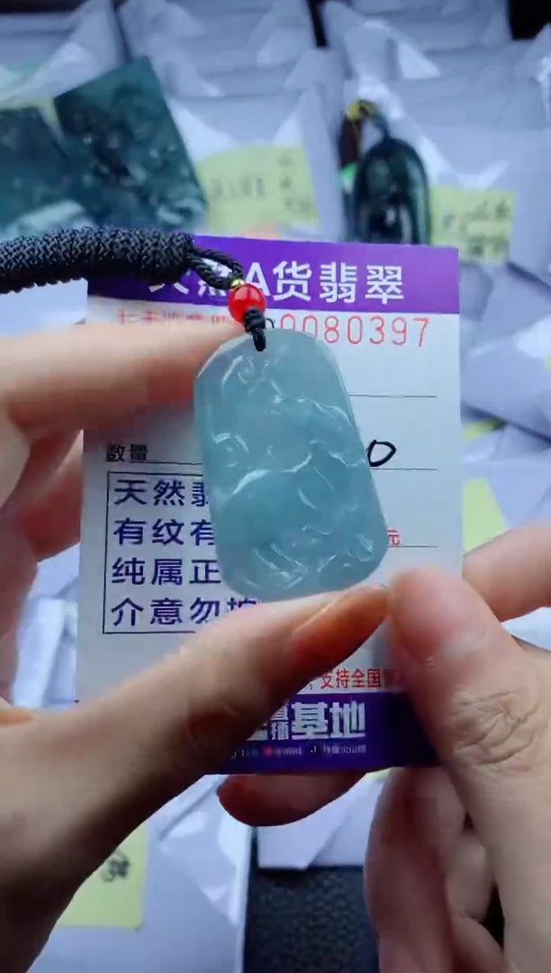 翡翠未镶嵌颈饰