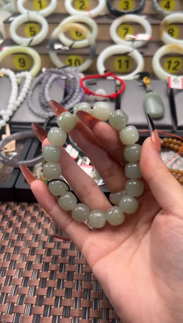 【闪购商品】和田玉手串未镶嵌且末料青白玉老型珠11*12手串