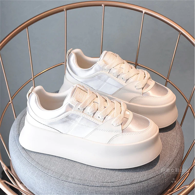 时尚厚底小白鞋女2025春季透气绸缎面包鞋运动休闲板鞋德训帆布鞋