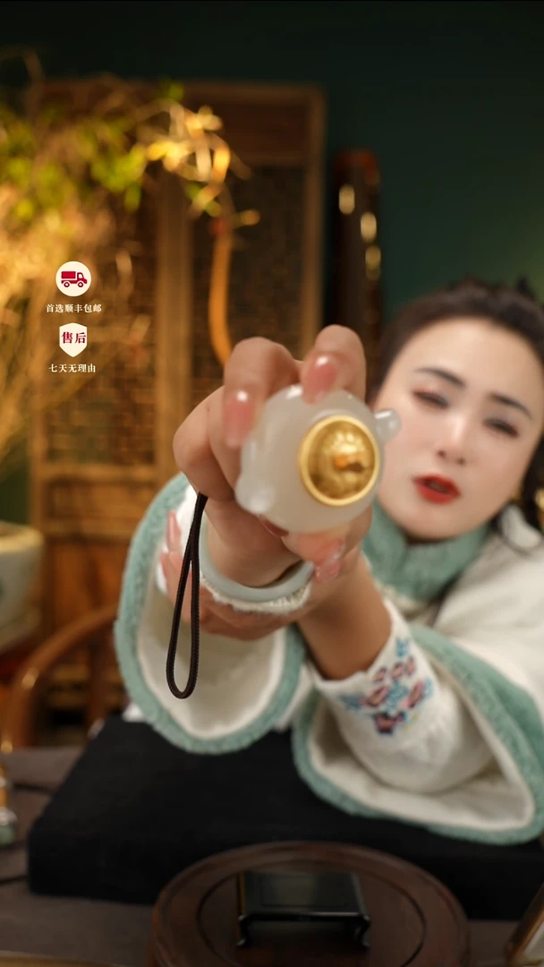 云南石荔枝白雕刻：把把壶手把件