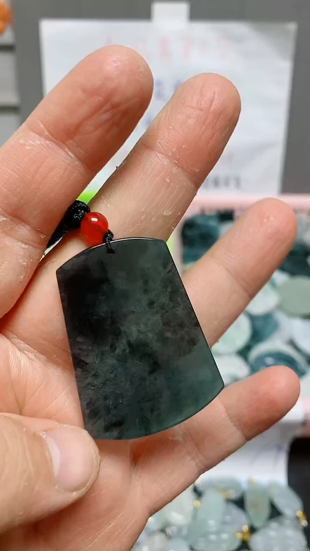 【闪购商品】翡翠颈饰未镶嵌翡翠a货