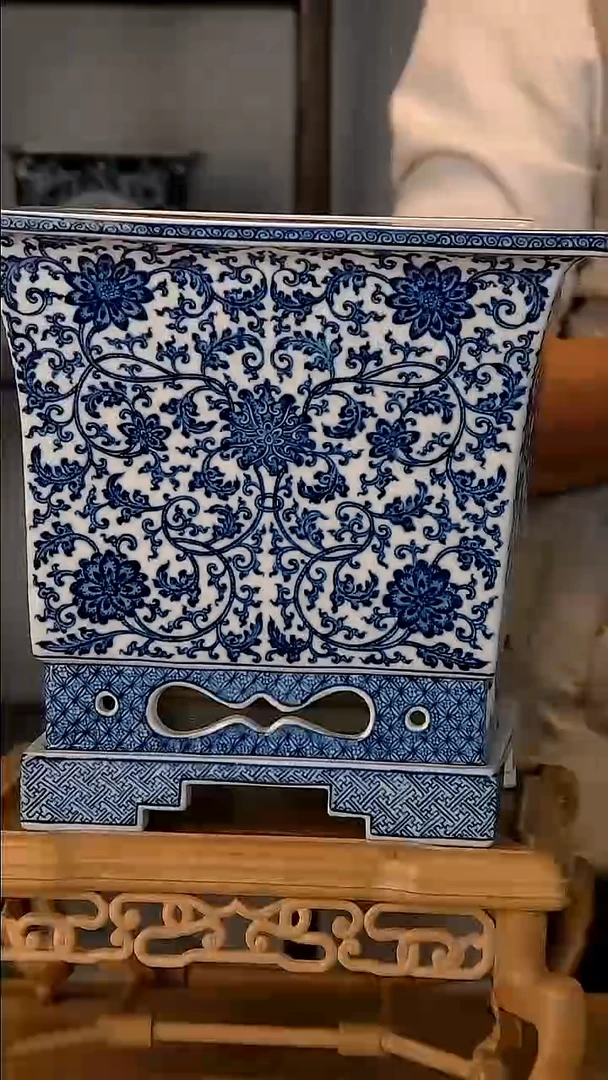 雄*景德镇手工陶瓷花盆