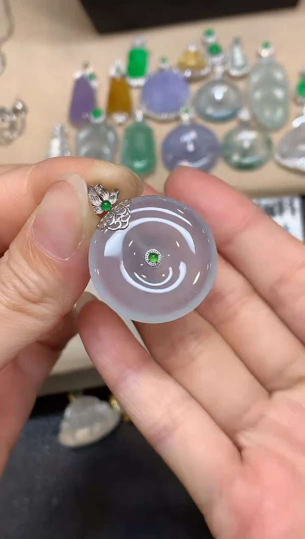 颈饰18K金镶嵌翡翠平安扣【无服务费