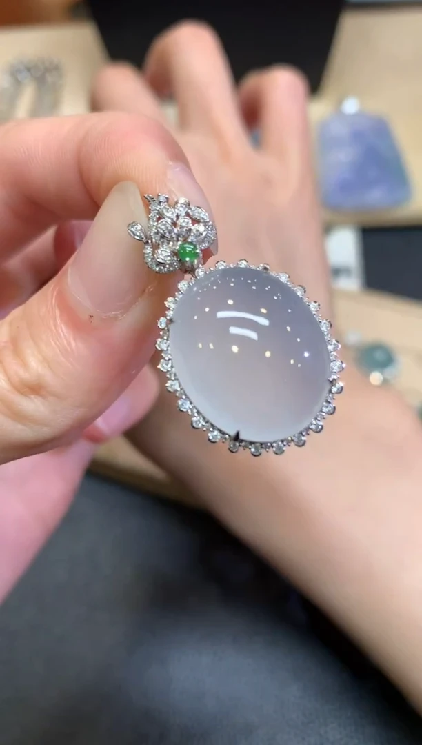 【闪购商品】翡翠颈饰18K金镶嵌蛋面【无服务费】