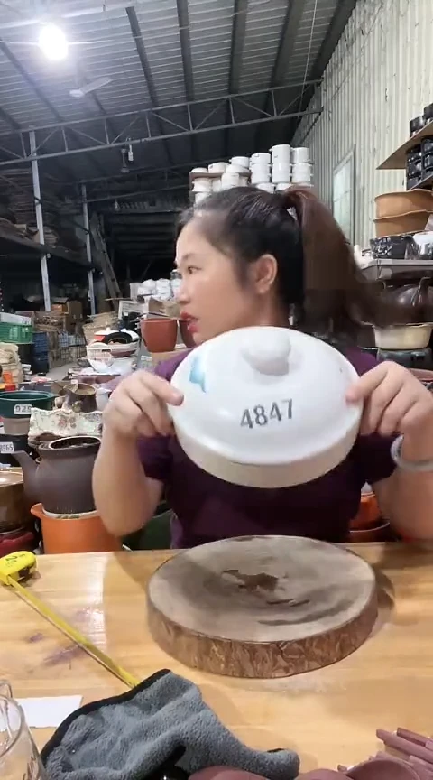 4847瑕疵白色煎盘带盖