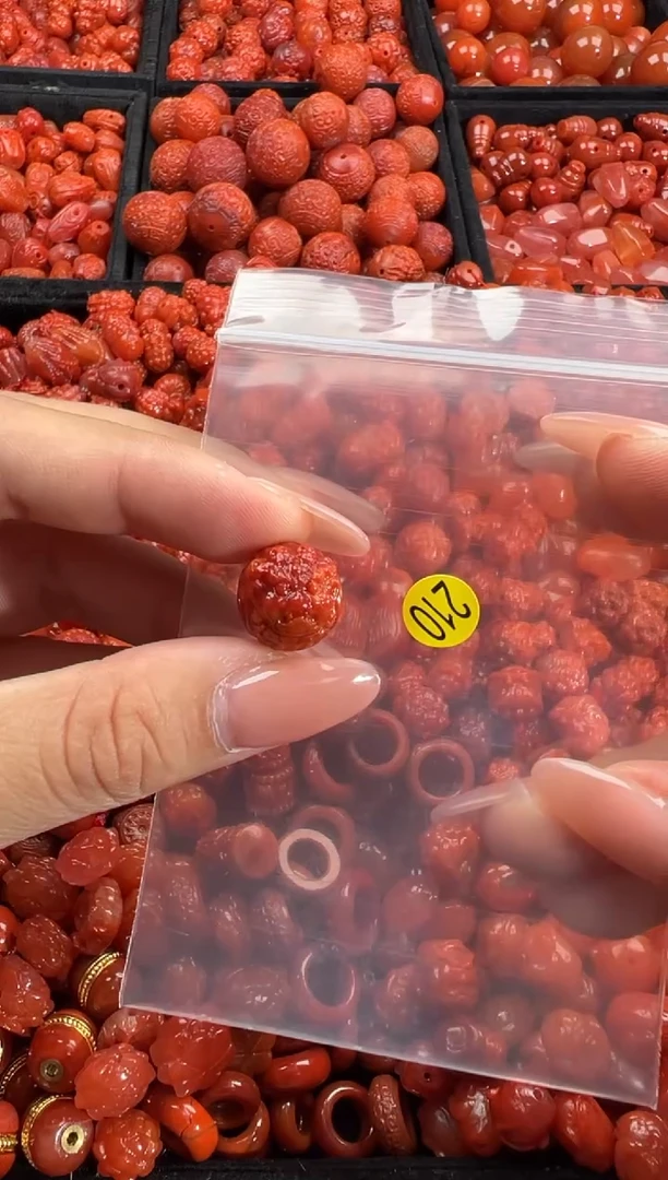 南红玛瑙未镶嵌颈饰1