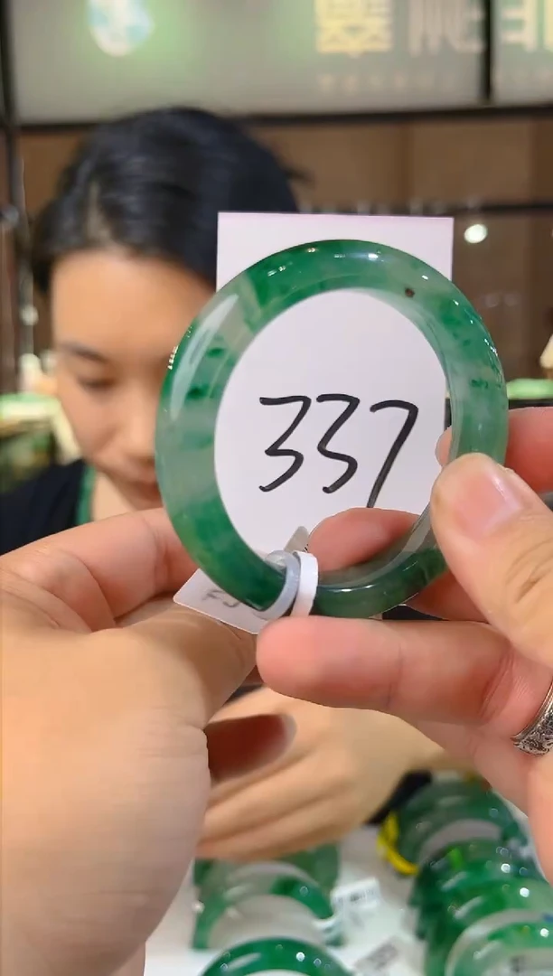 石英质玉（非洲翠）手镯未镶嵌天然冰飘花