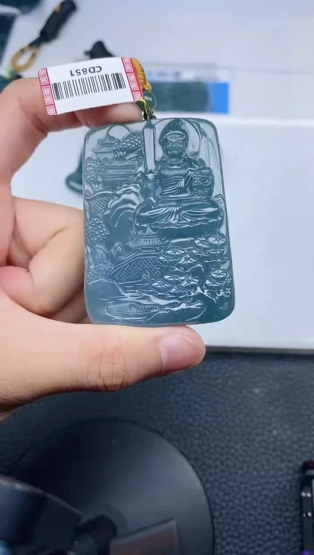 颈饰未镶嵌翡翠