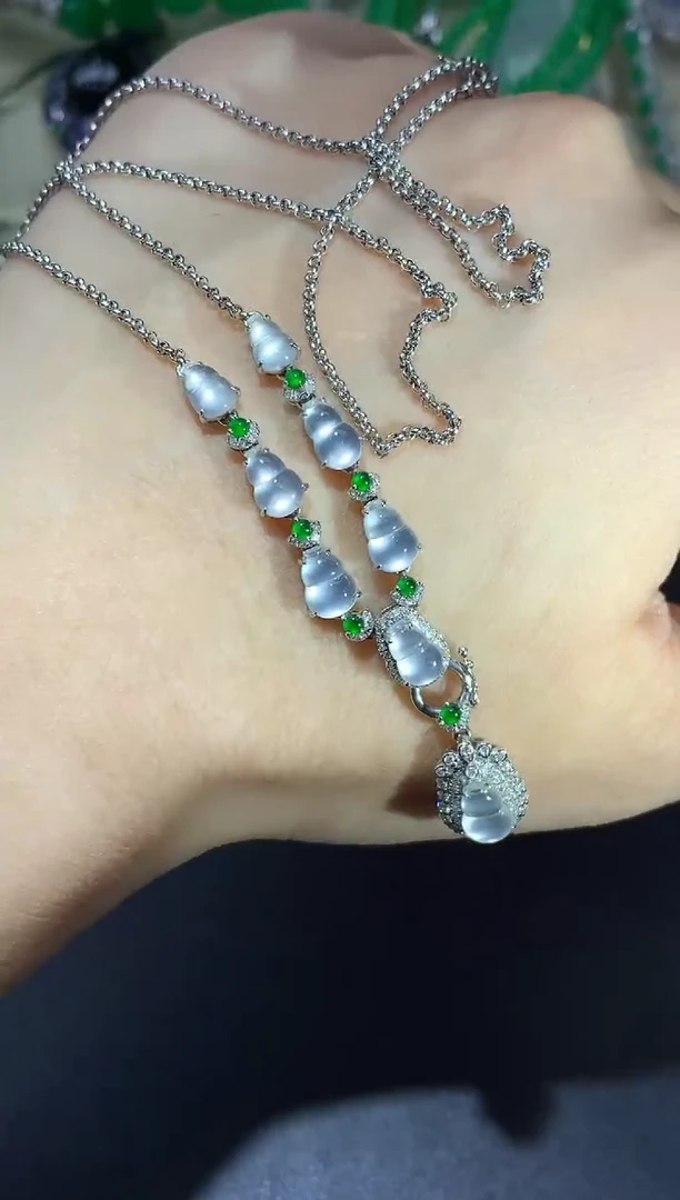 翡翠18K金镶嵌颈饰520-中国好珍宝