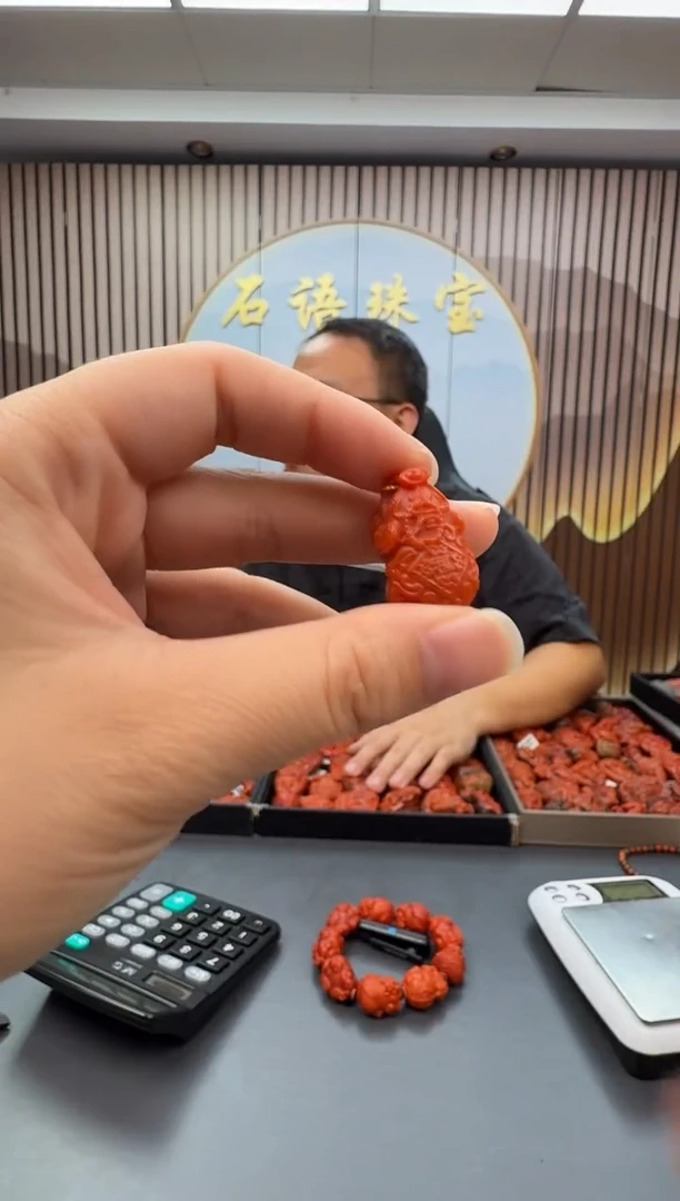 未镶嵌雕刻南红玛瑙024ZB0915产品一个