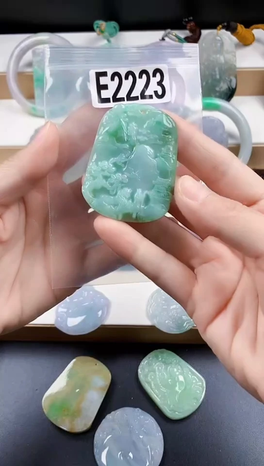 颈饰未镶嵌翡翠天然翡翠吊坠挂件