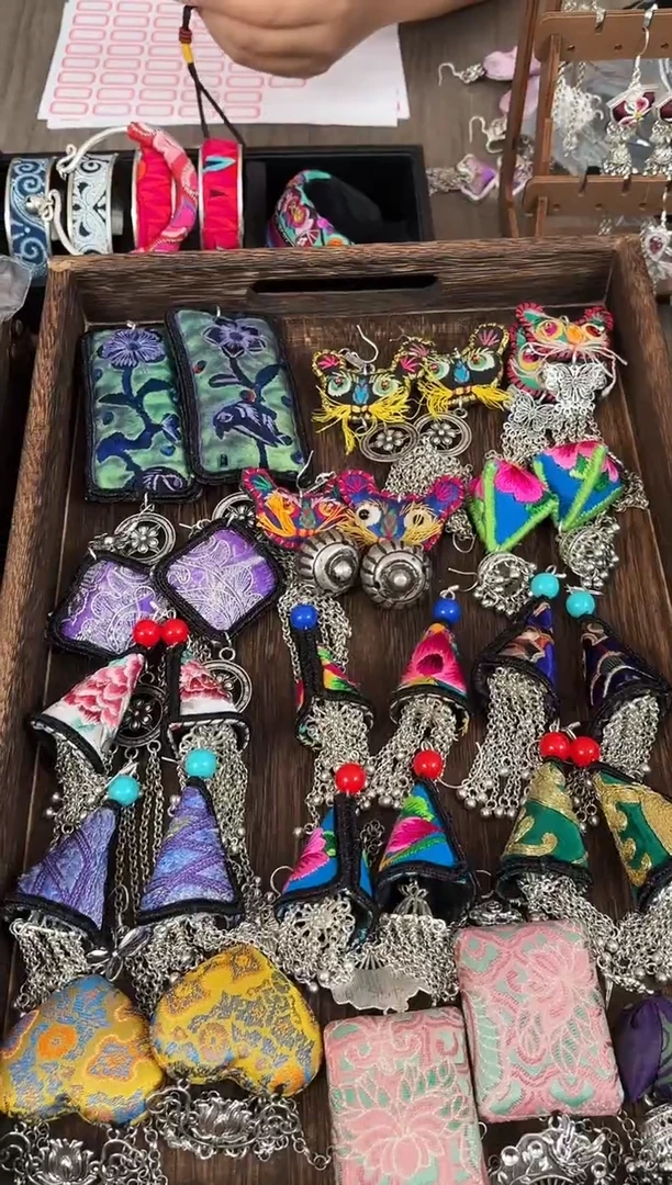 织绣民族风非遗老绣饰品643