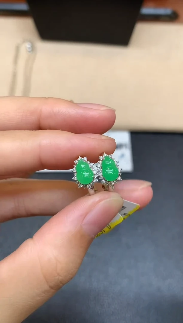 18K金镶嵌翡翠耳饰葫芦【无服务费