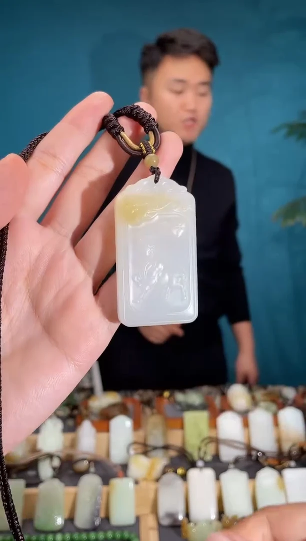 颈饰未镶嵌和田玉1