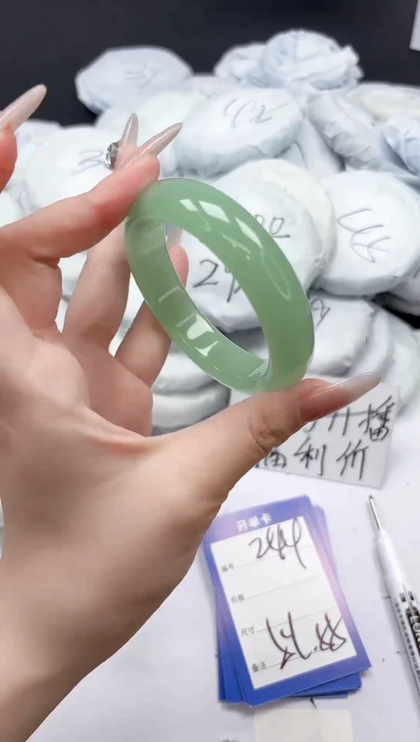 未镶嵌手镯石英质玉244/5455