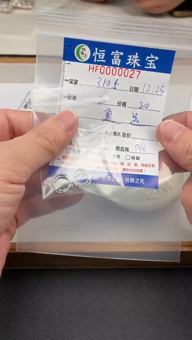 无足银用****4足银耳钉027