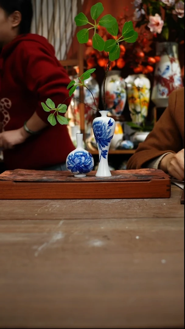 当代景德镇设计师釉下手绘陶瓷花瓶