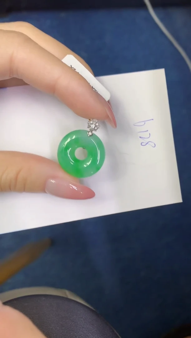 翡翠18K金镶嵌颈饰缅甸天然翡翠A货