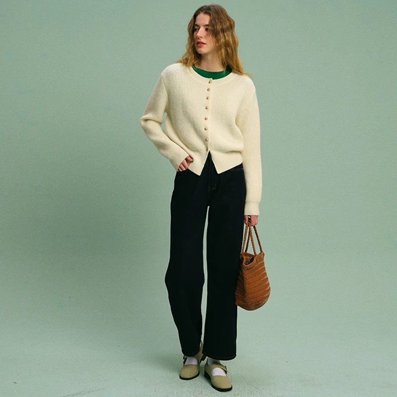 ABOUT PASSION · 简约单排扣针织开衫 时尚款百搭米白色毛衣W431B