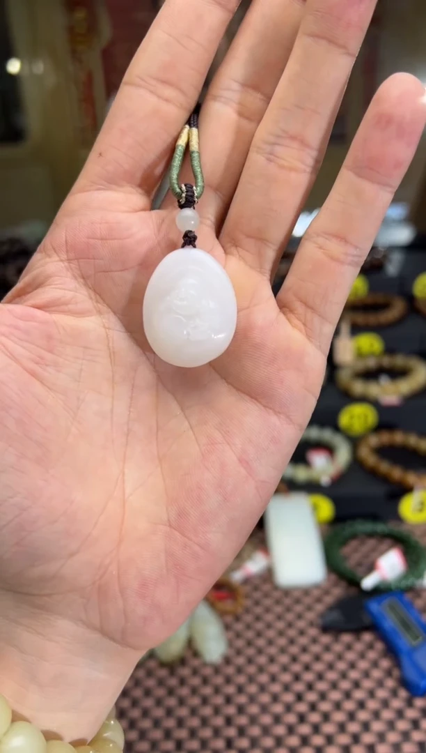 和田玉未镶嵌吊坠(赠链)且末料天泰白玉吊坠14.3克