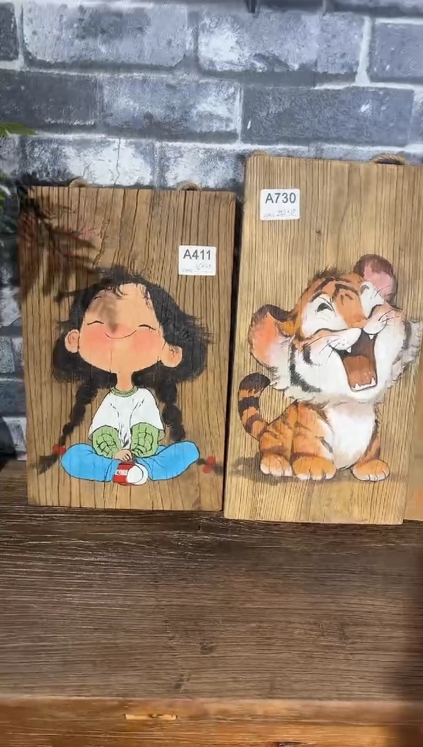 星**.风化老门板丙烯画