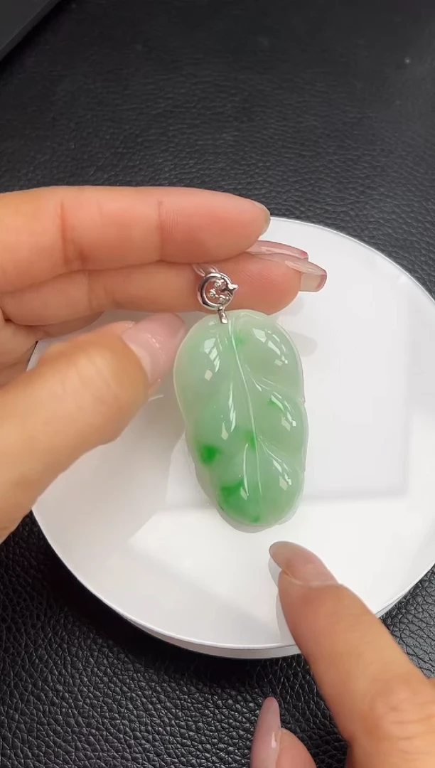 【闪购商品】翡翠颈饰18K金镶嵌YM1037-3 叶子