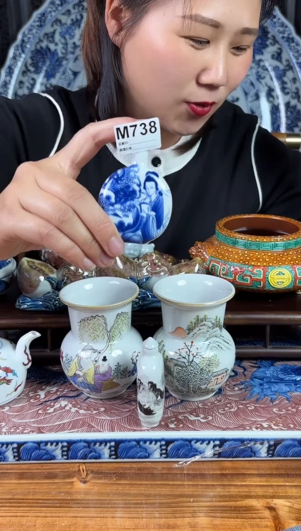 摆件景德镇陶瓷仿古（手工托印鼻烟壶）M738