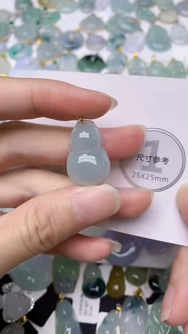 颈饰18K金镶嵌翡翠天然A货翡翠