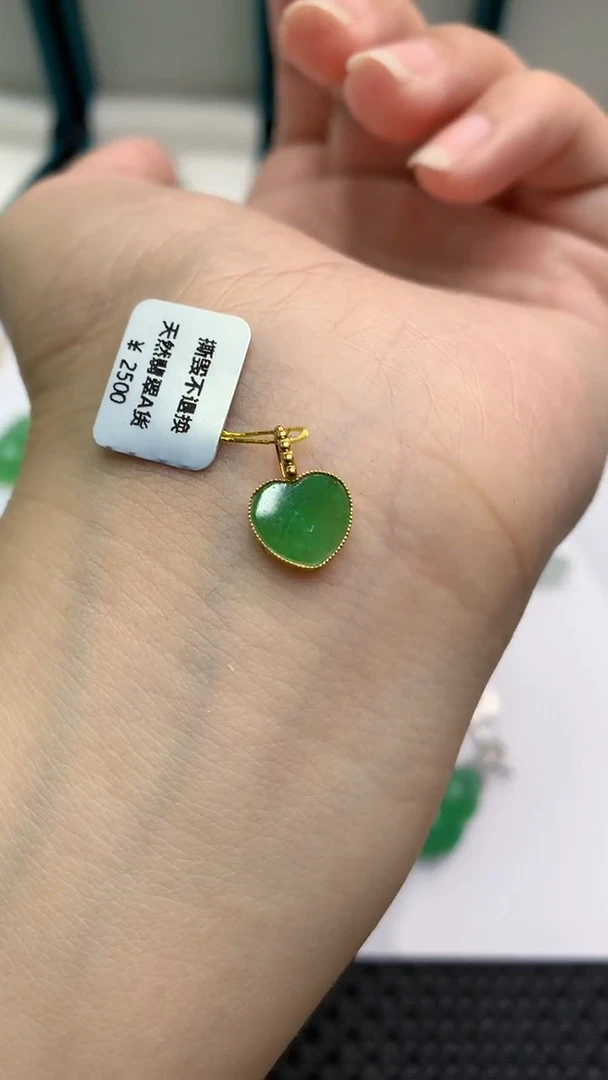 【闪购商品】翡翠颈饰18K金镶嵌            8