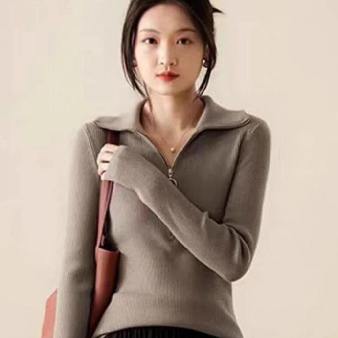 哥弟阿玛施正2025春秋季新款时尚身拉链翻领羊毛针织衫女坑条毛衣