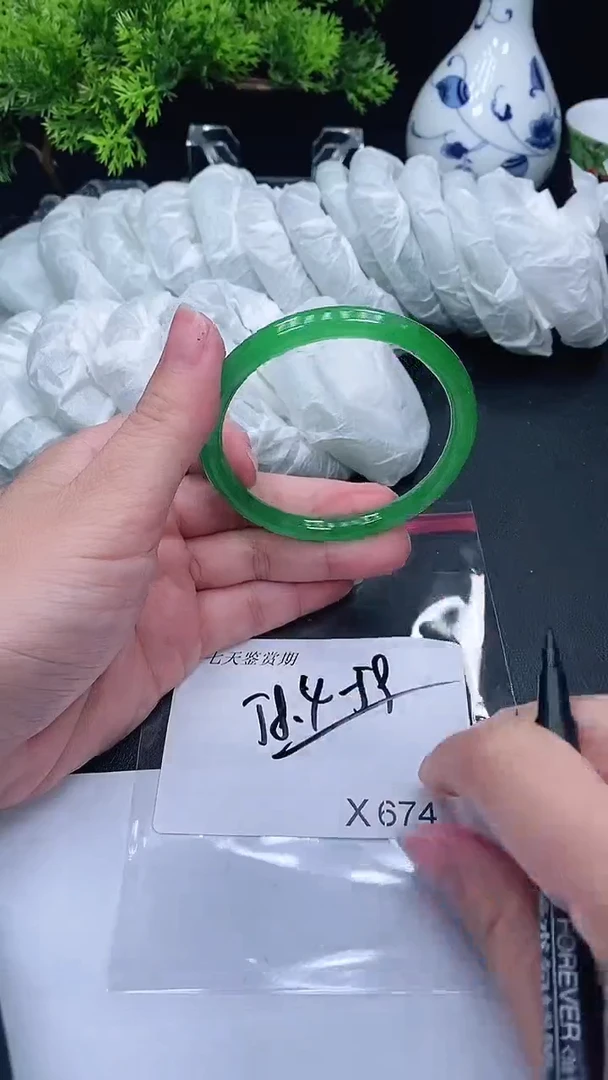 未镶嵌手镯翡翠674