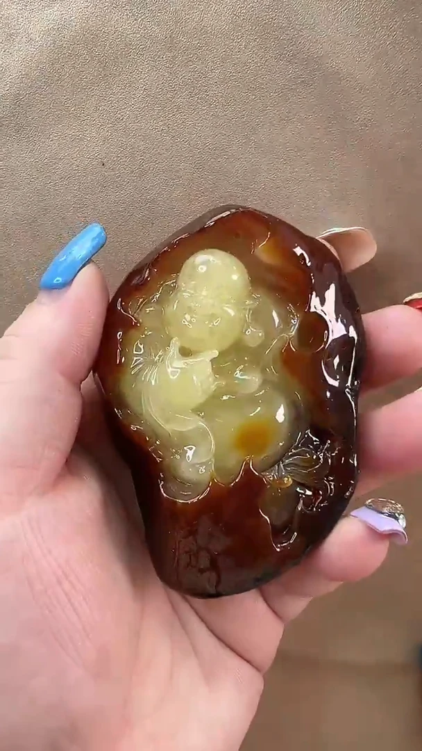 未镶嵌颈饰琥珀吊坠