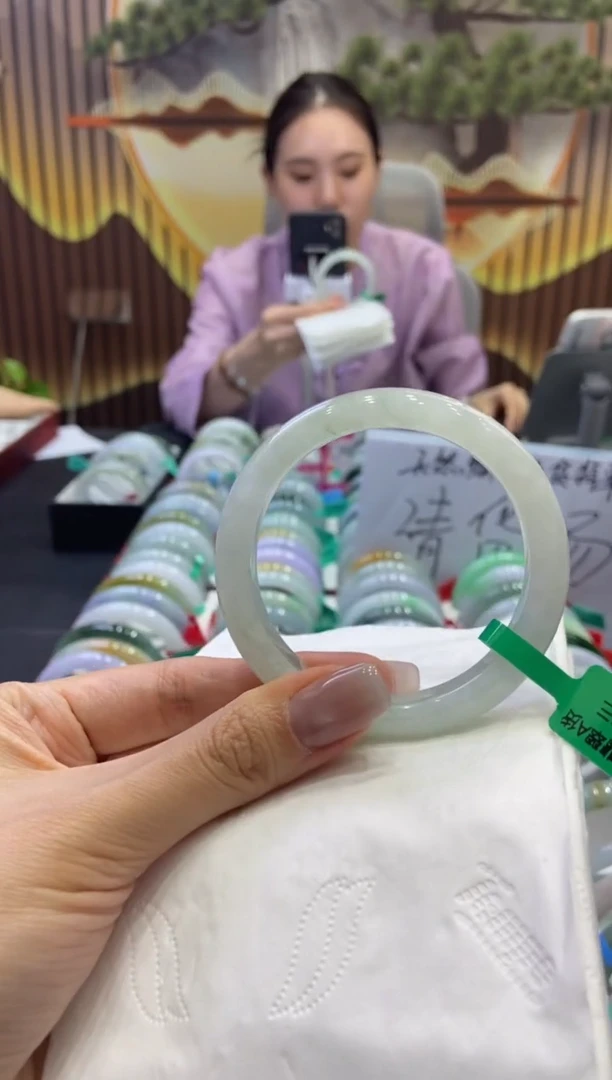 翡翠手镯未镶嵌00008576