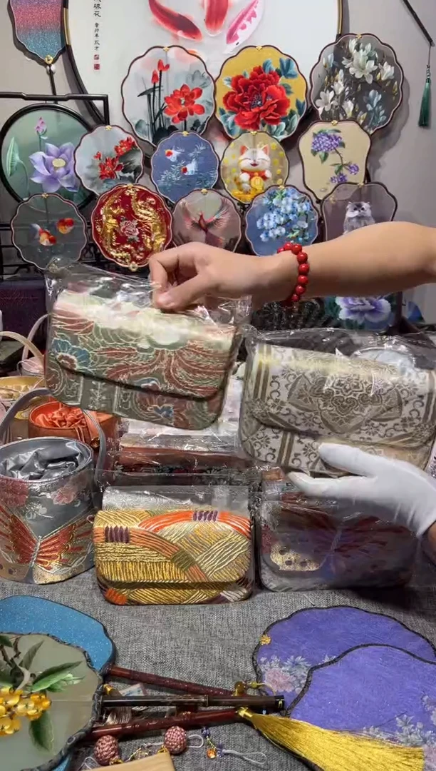刺绣我****?纯手工苏绣艺术品