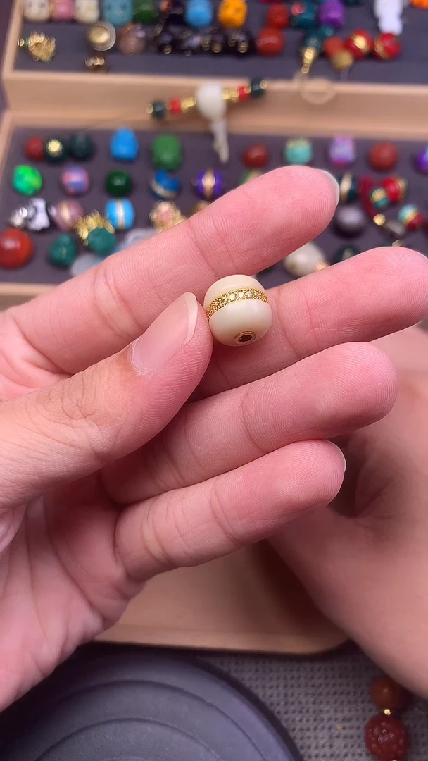 颈饰琉璃奶白色汉堡卡12mm 单个发