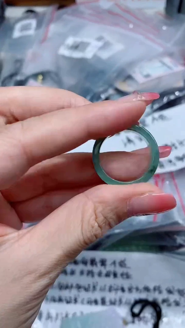 翡翠未镶嵌颈饰戒指19号