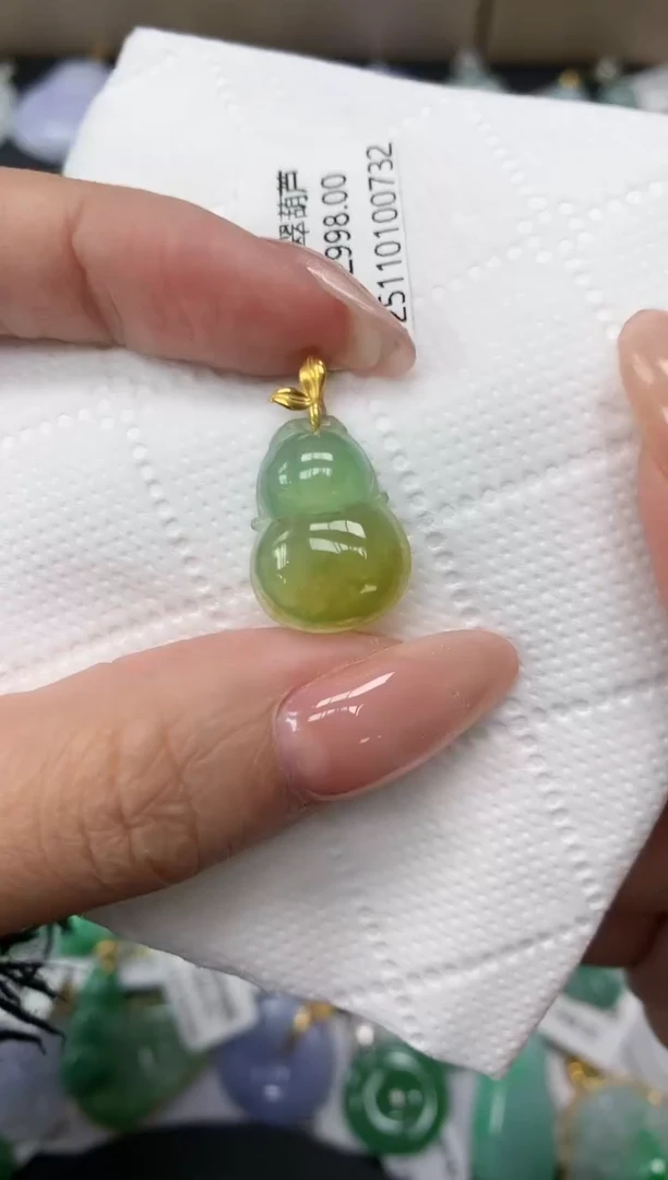 颈饰18K金镶嵌翡翠1111111111