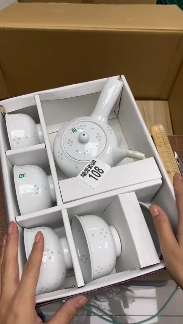 瓷片秋**痕隆莲瓷器欢迎大家