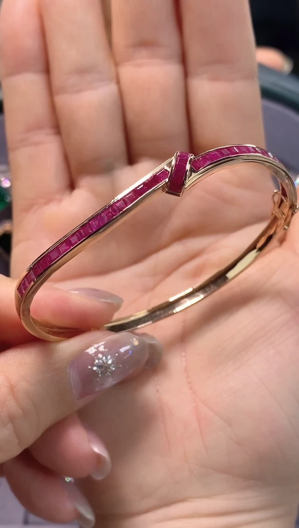 红宝石手镯18K金镶嵌手镯