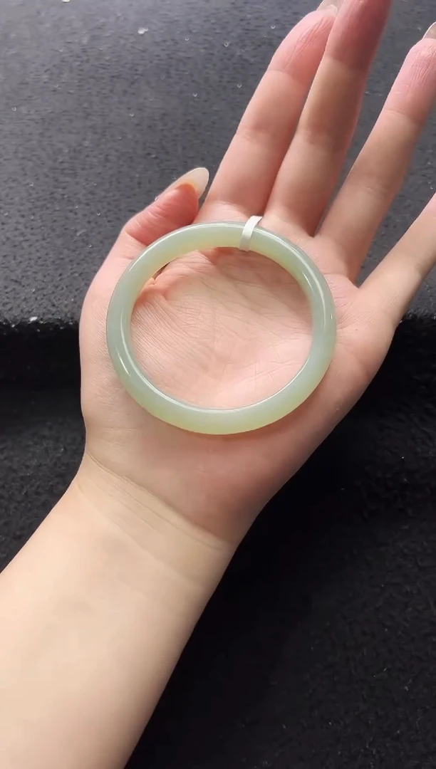 和田玉手镯未镶嵌和田玉58 59标签撕毁不退不换